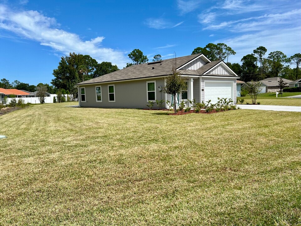56 Pilgrim Dr in Palm Coast, FL - Foto de edificio