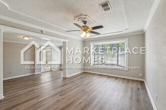 7711 Lazeau Dr in Jacksonville, FL - Foto de edificio - Building Photo