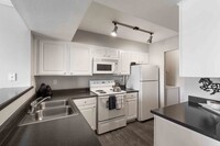 Renaissance Villas Apartment Homes in Las Vegas, NV - Building Photo - Building Photo