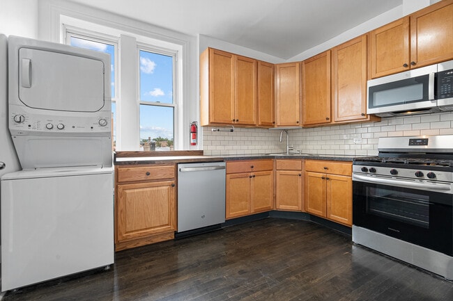 property at 1532 N Harding Ave