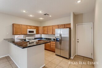 10549 Lessona St in Las Vegas, NV - Building Photo - Building Photo