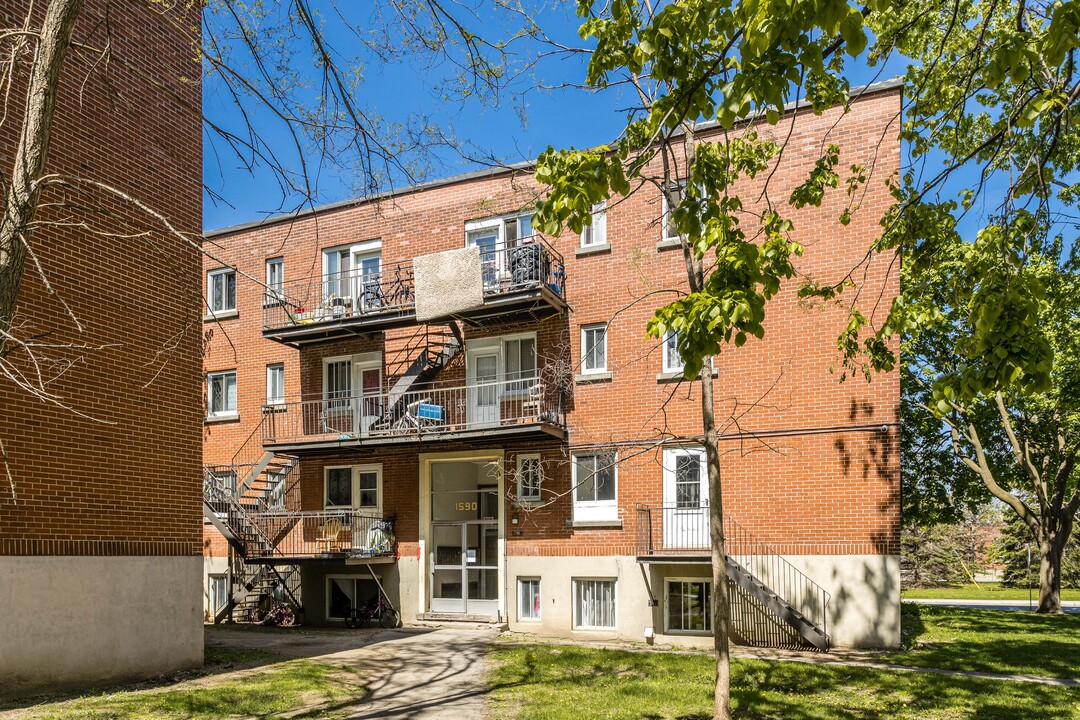 1560-1590 Ouimet Rue in Montréal, QC - Building Photo