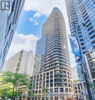 25 Carlton St. in Toronto, ON - Building Photo