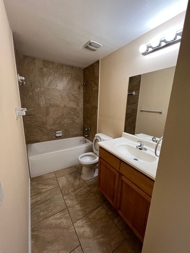 1624 Javier St, Unit A in Palm Bay, FL - Foto de edificio - Building Photo