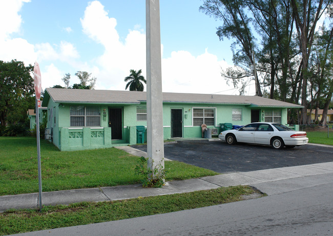 8291 NW 14th Ave in Miami, FL - Foto de edificio - Building Photo