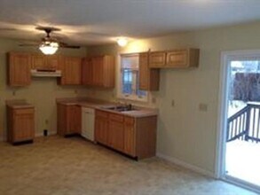 660 Boston Rd in Springfield, MA - Building Photo - Building Photo