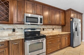 2111 Paddock Cir in Dunedin, FL - Building Photo - Building Photo