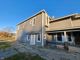 392 W Broadway St in Shelbyville, IN - Building Photo
