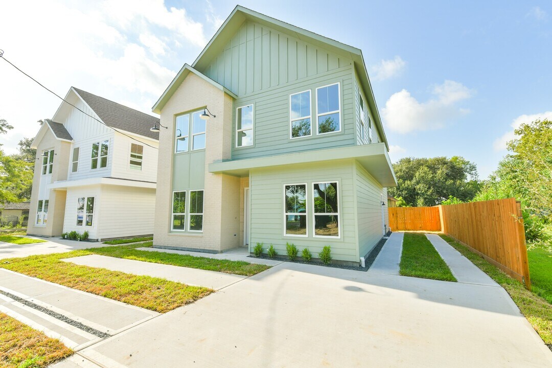 162 Wallace St in Houston, TX - Building Photo