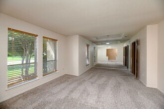 2121 Stone Creek Dr in Plano, TX - Building Photo - Building Photo