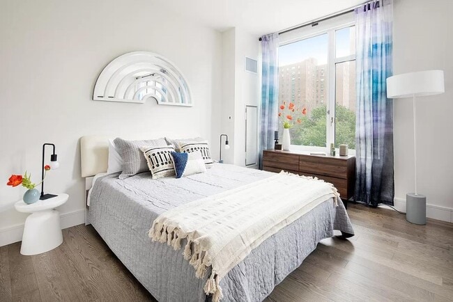 510 E 14th St in New York, NY - Building Photo - Building Photo