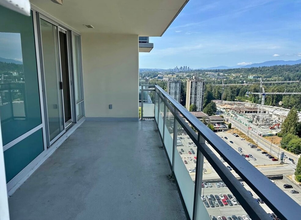 9888 Cameron St in Burnaby, BC - Building Photo