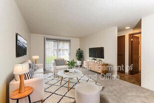 14140 NE Sandy Blvd in Portland, OR - Building Photo