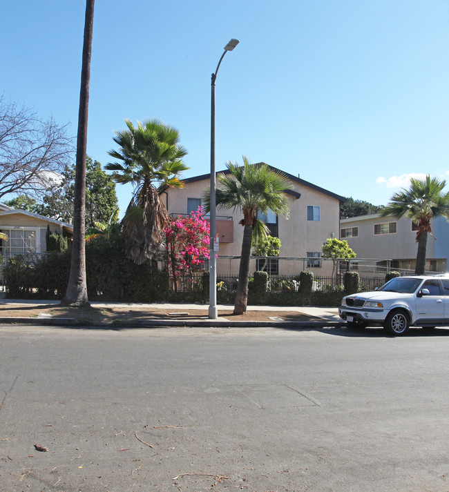 1232 N Commonwealth Ave in Los Angeles, CA - Building Photo - Building Photo