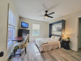 1402 Harlandale Ave in Dallas, TX - Building Photo