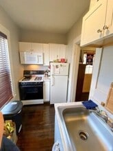 104 W Emerson St, Unit 3 in Melrose, MA - Foto de edificio - Building Photo