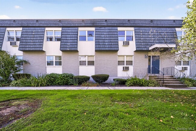 4 White Gate Rd in Wappingers Falls, NY - Building Photo - Building Photo
