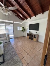17252 Apel Ln in Huntington Beach, CA - Foto de edificio - Building Photo