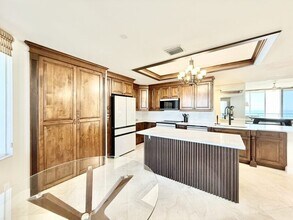 1560 Gulf Blvd in Clearwater, FL - Building Photo - Building Photo