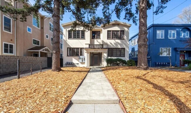 2720 College Ave in Berkeley, CA - Building Photo - Building Photo