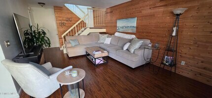 1792 E Avenida De Las Flores in Thousand Oaks, CA - Building Photo - Building Photo