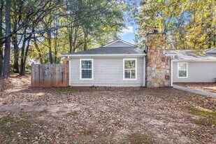 2020 Whitfield St in Smyrna, GA - Building Photo