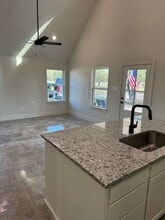 166 Big Horn Dr in Bridgeport, TX - Foto de edificio - Building Photo