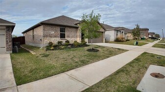 1215 Rustic Vw Ln in Denton, TX - Building Photo