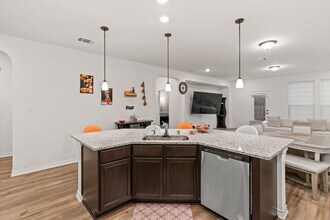 5714 Agave Spine in San Antonio, TX - Building Photo - Building Photo