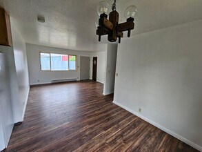 602 1/2 2nd St in Cove, OR - Building Photo - Building Photo