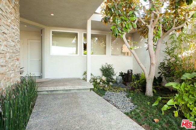 1409 Lachman Ln in Los Angeles, CA - Building Photo - Building Photo