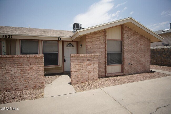 11621 James Watt Dr in El Paso, TX - Building Photo - Building Photo