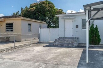 18 E 15th St in Hialeah, FL - Building Photo - Building Photo