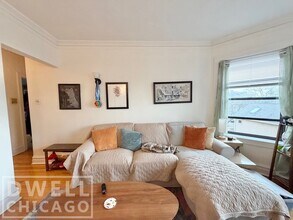 1913 W Larchmont Ave, Unit 3B in Chicago, IL - Foto de edificio - Building Photo