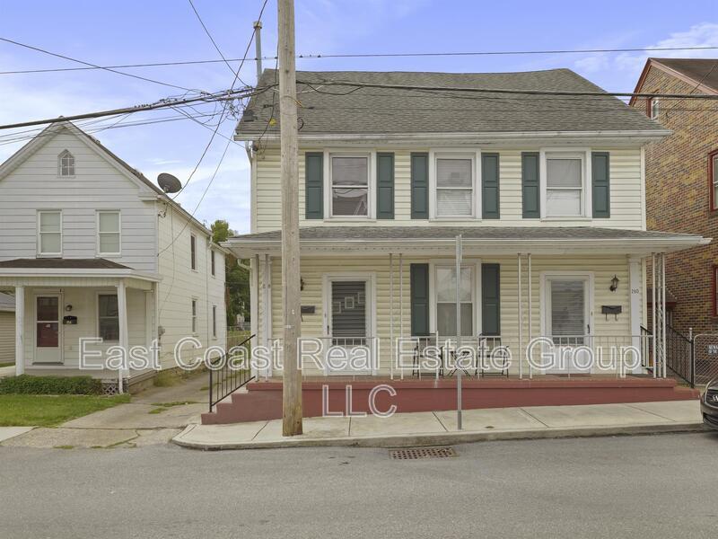258 W King St in Chambersburg, PA - Building Photo