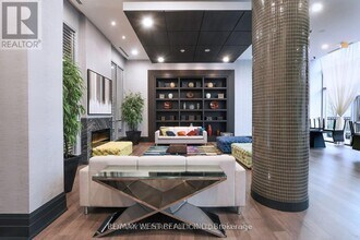 17 Anndale Dr in Toronto, ON - Building Photo - Building Photo