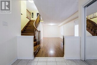 243 Queen Mary Dr in Brampton, ON - Building Photo - Building Photo