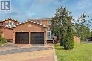 57 Yorkland St in Richmond Hill, ON - Building Photo