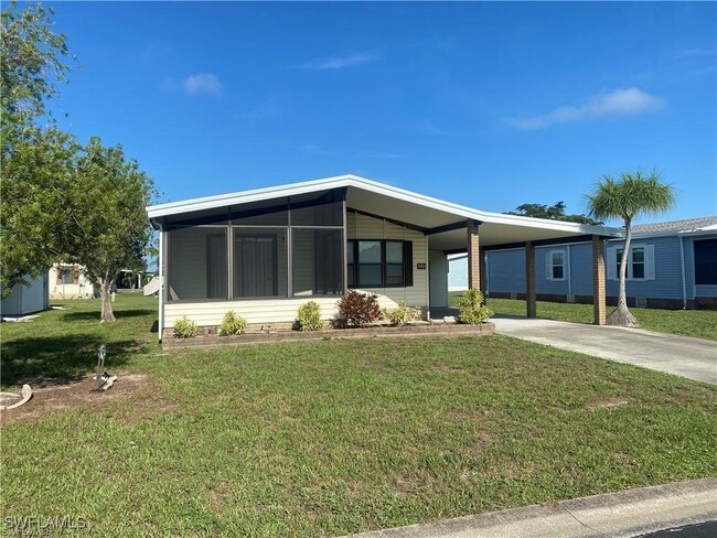 26356 Charlotte Dr in Bonita Springs, FL - Foto de edificio - Building Photo