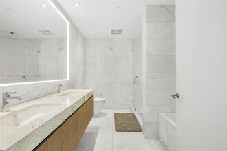 500 Alton Rd, Unit 902 in Miami Beach, FL - Building Photo - Building Photo