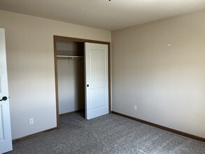 1616 1st Ave NE, Unit 204 in Watertown, SD - Building Photo - Building Photo