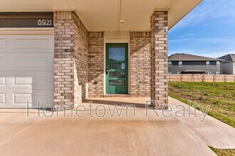 8921 NW 109th Terrace in Oklahoma City, OK - Building Photo - Building Photo