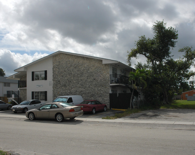 2300 Madison St in Hollywood, FL - Building Photo - Building Photo