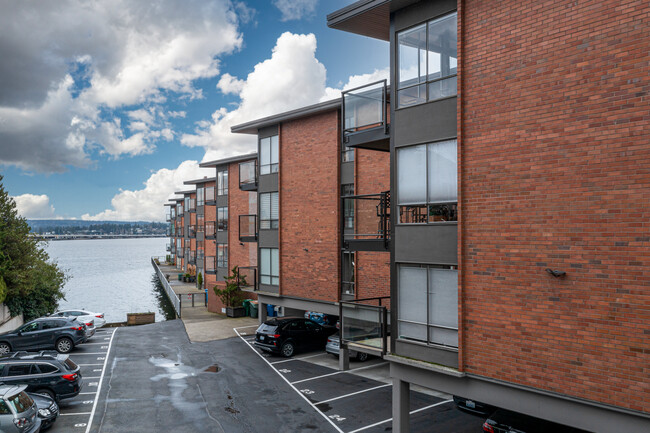 Lake Shore West in Seattle, WA - Foto de edificio - Building Photo