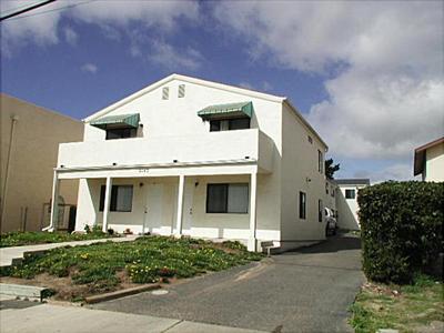 2143 Paso Robles St in Oceano, CA - Foto de edificio