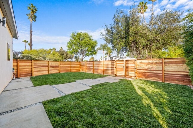 6443 Oakdale Ave in Los Angeles, CA - Building Photo - Building Photo