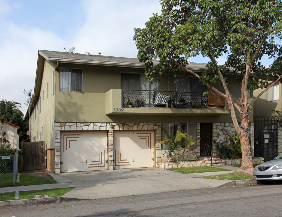 2309 Cedar Ave in Long Beach, CA - Building Photo