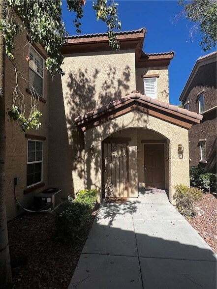 property at 3915 Legend Hills St