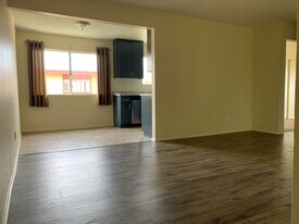 16481 Waterway Cir, Unit C in Huntington Beach, CA - Building Photo