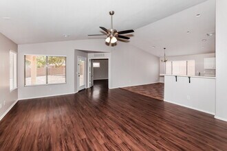 15821 W Tara Ln in Surprise, AZ - Foto de edificio - Building Photo